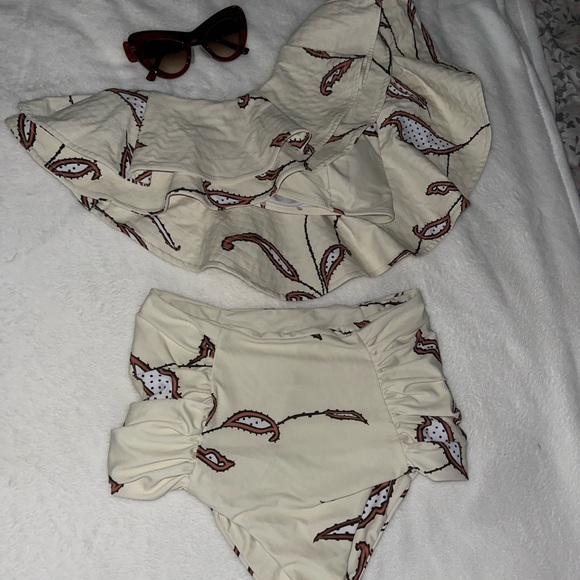 Swimsuit - Picture 8 of 9